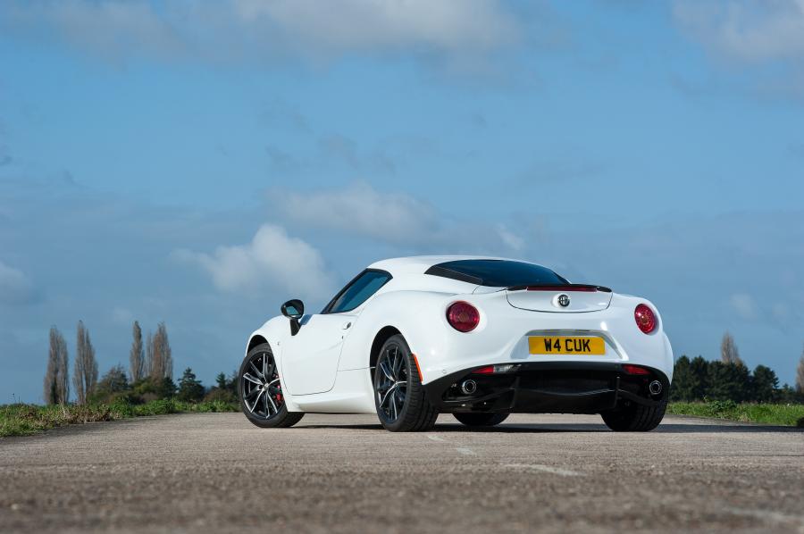  Alfa Romeo 4C 2015 года  (UK) (фото 28 из 45)